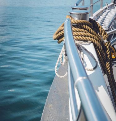 yacht-boat-rental-5-375x392 yacht-boat-rental-5-375x392