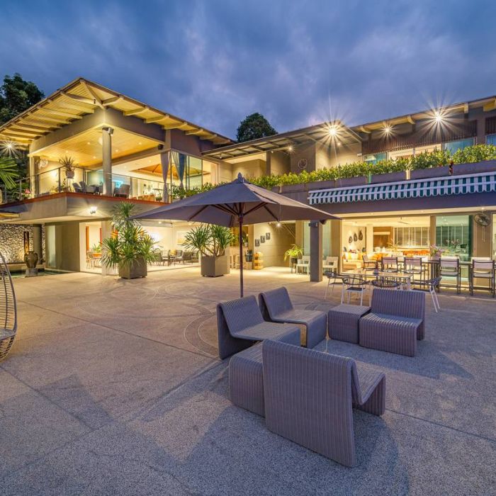 7 Bedroom Infinity Pool Villa for Rent in La Colline